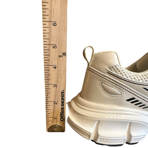 Burness Chunky Sneaker Size 11 Off White Black Lace Up Comfort Insole Athleisure - Picture 11 of 14